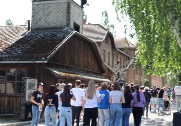 Wycieczka klas 8 do Auschwitz-Birkenau – Pamięć, która uczy