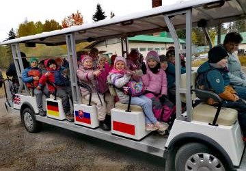 Pierwszoklasiści odkrywają tajemnice torfowisk!